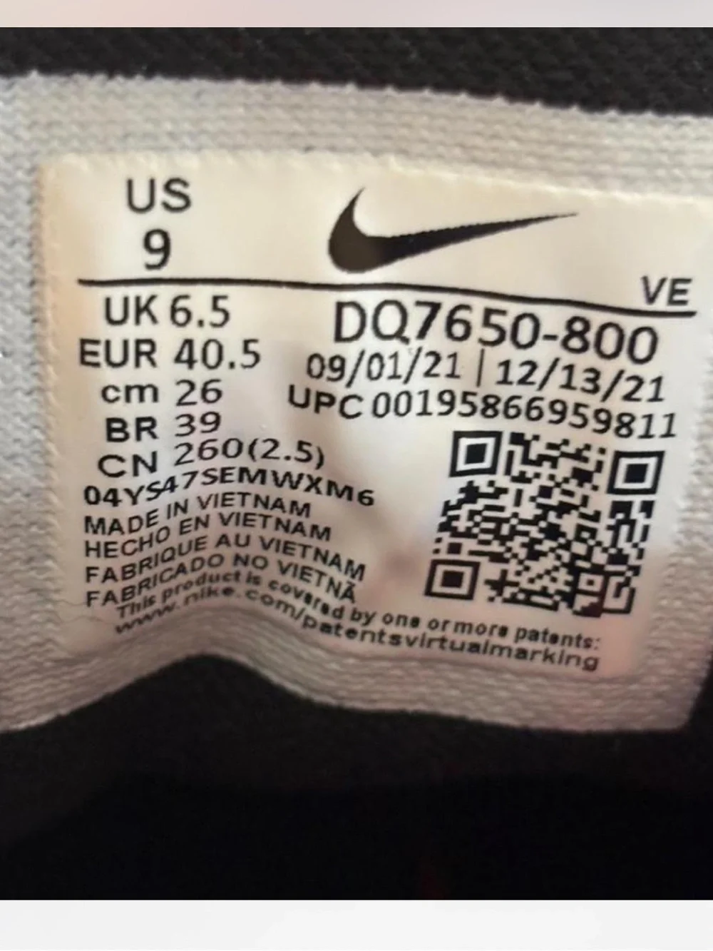 Nike Air Zoom Running Shoes – Red/Black Pattern – EU 40 / US 9